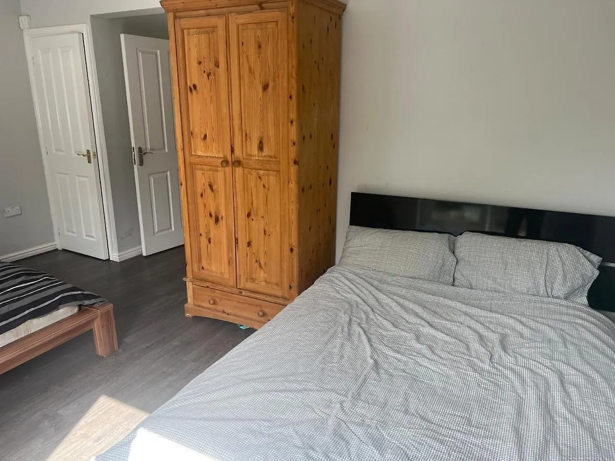 Nice House In A Quiet Estate - No House Parties Allowed Wythenshawe Vakantiehuis