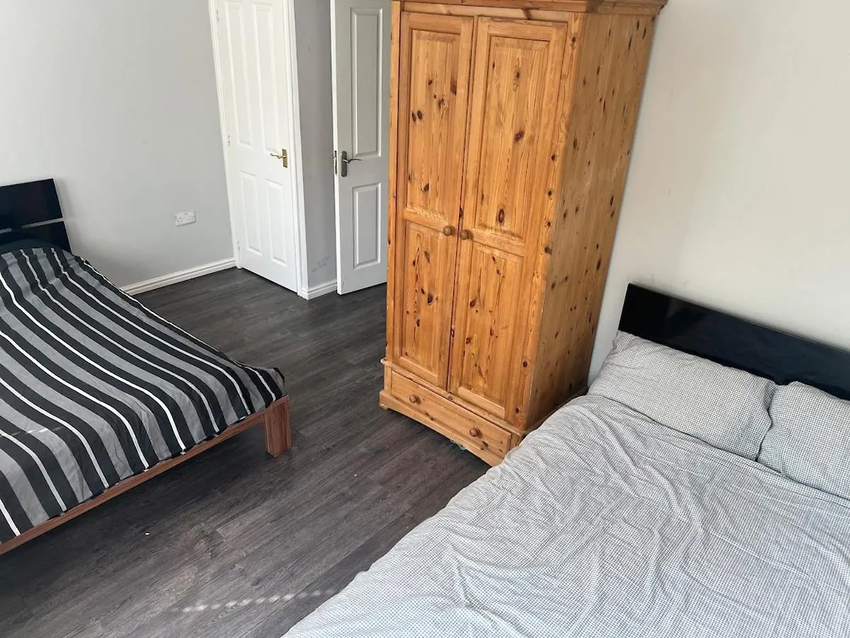 Nice House In A Quiet Estate - No House Parties Allowed Wythenshawe Vakantiehuis