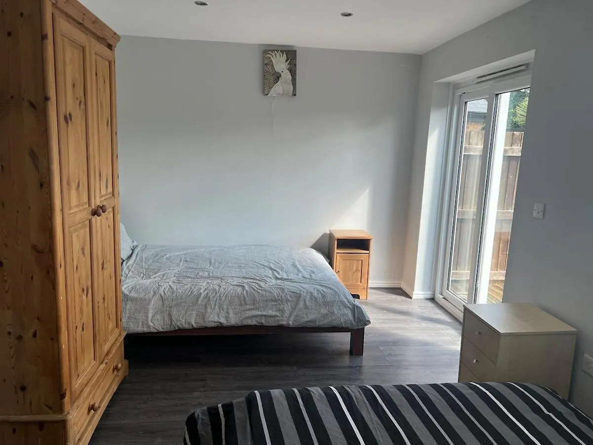 Nice House In A Quiet Estate - No House Parties Allowed Wythenshawe Vakantiehuis